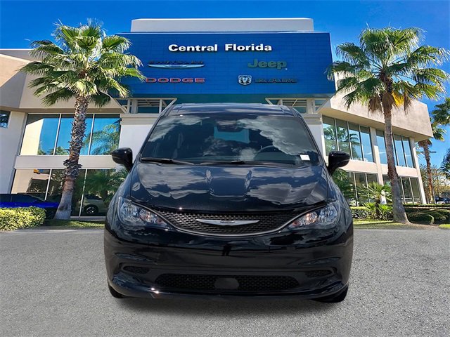 New 2026 Chrysler Voyager LX image 3