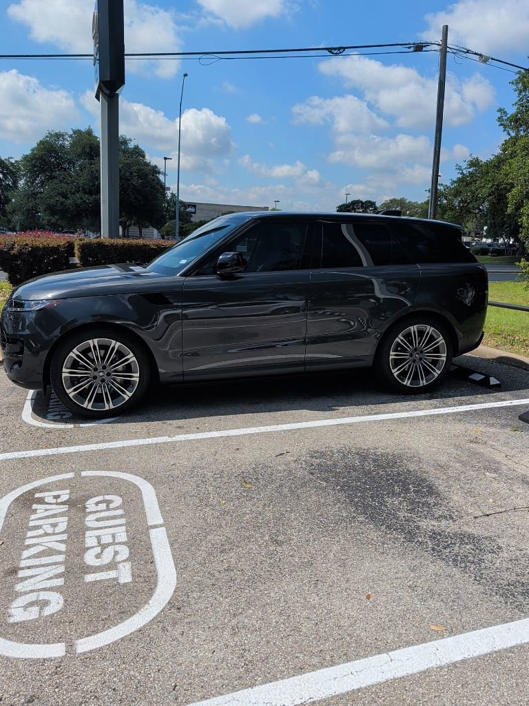Used 2024 Land Rover Range Rover Sport SE AWD/4WD image 2