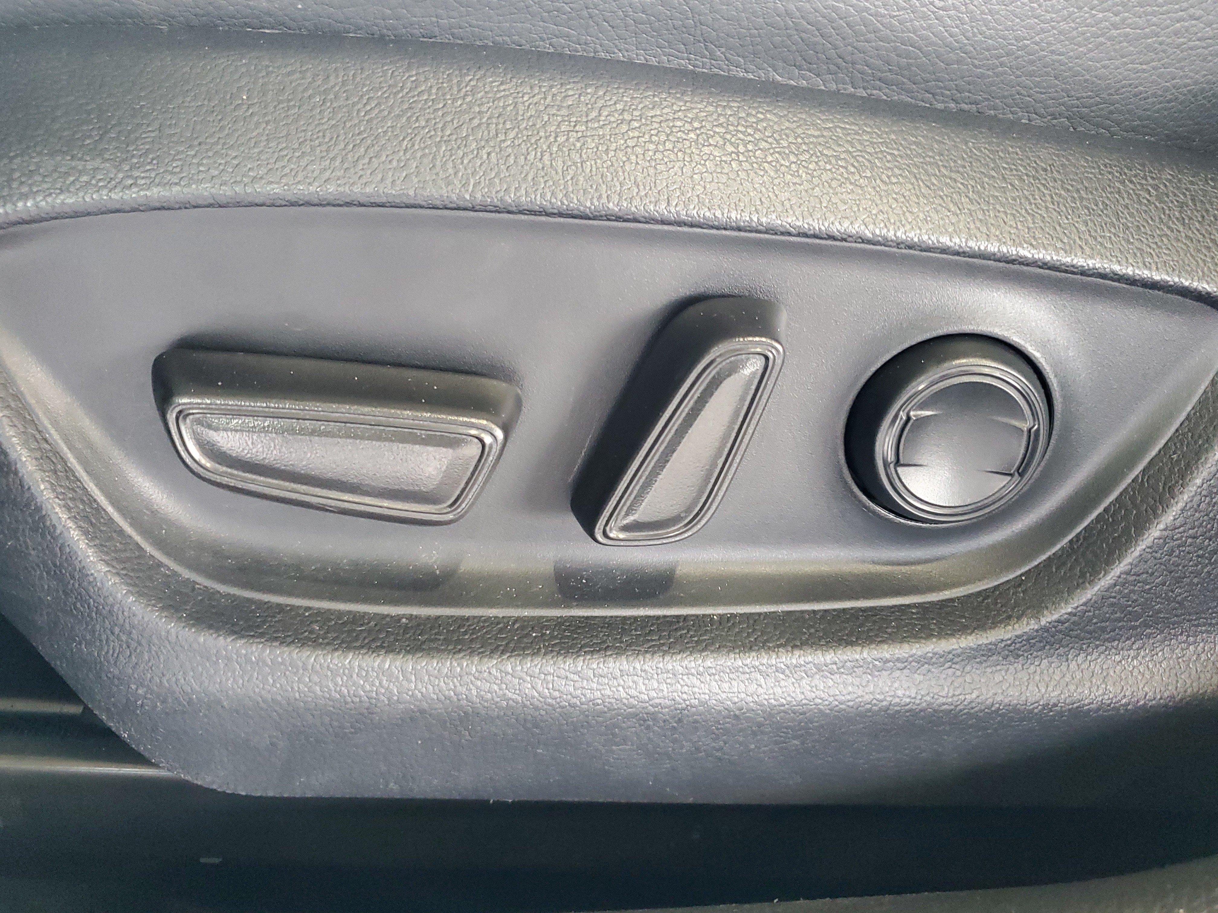 Used 2023 Toyota Camry XSE FWD image 19