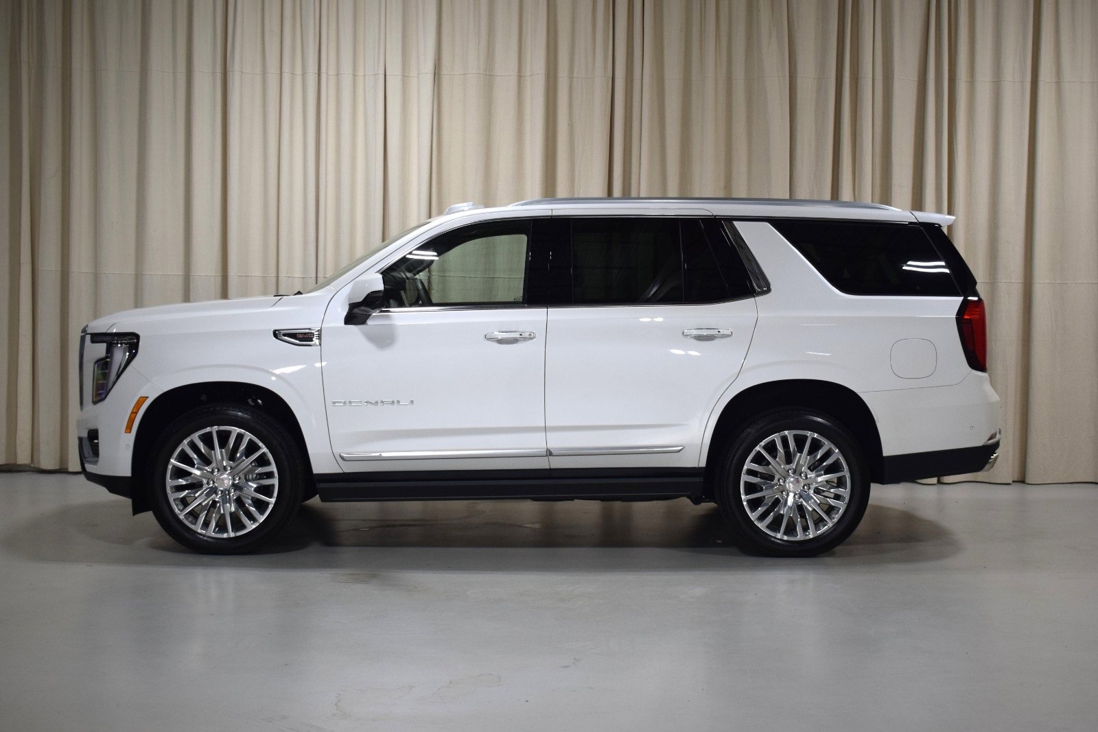 Used 2025 GMC Yukon Denali w/ Sun & Power Step Package image 5