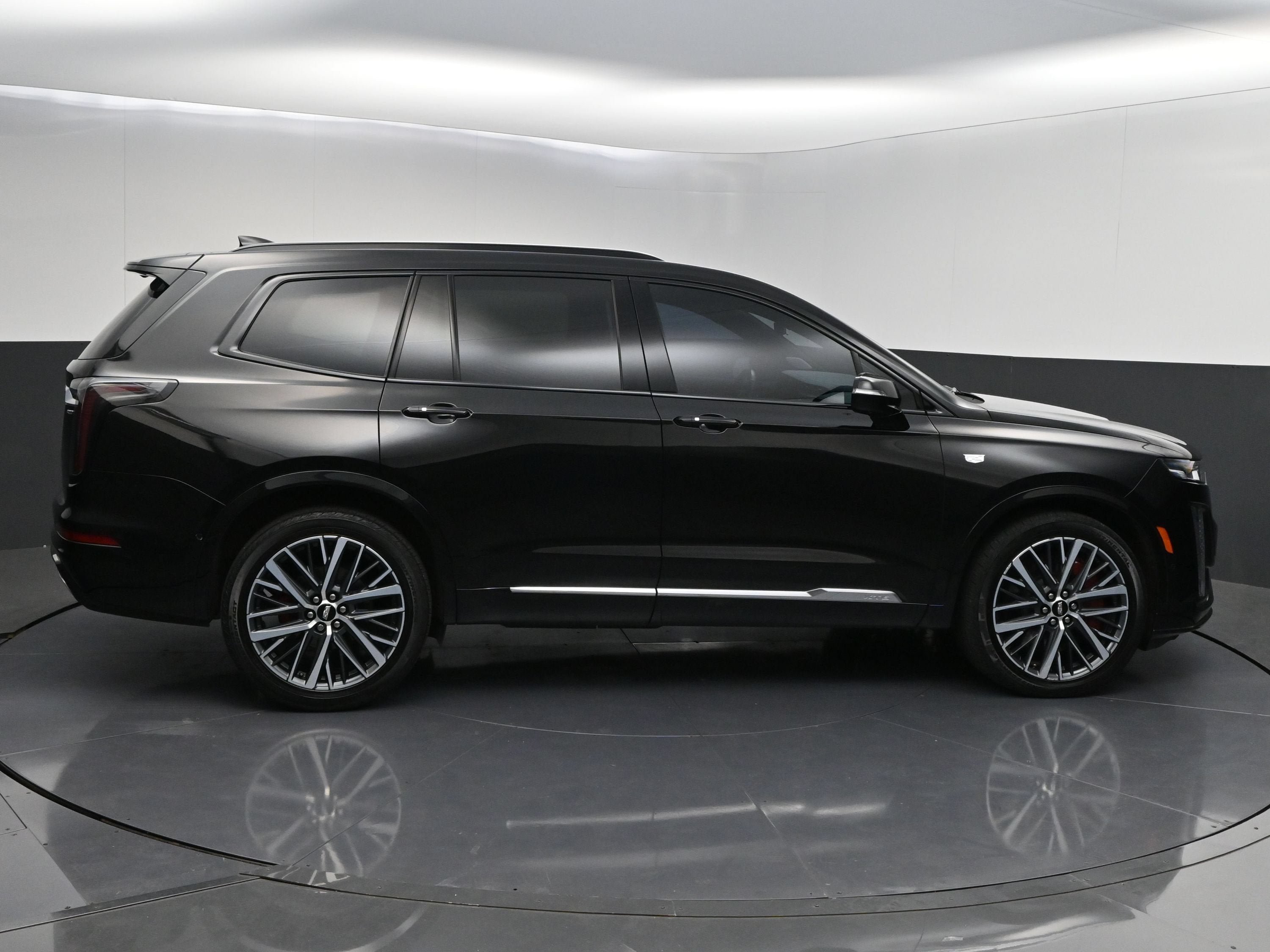 Used 2024 Cadillac XT6 Sport w/ Technology Package AWD/4WD image 8
