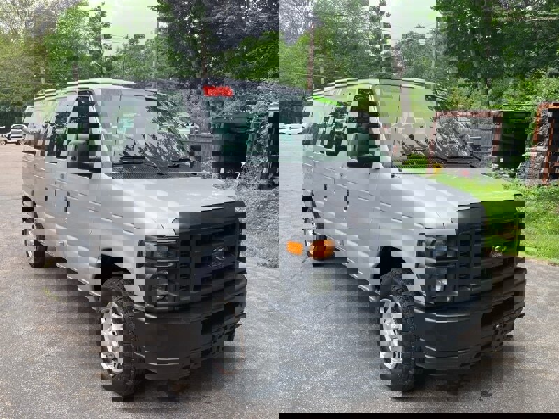 Used 2010 Ford E-350 and Econoline 350 XL image 5