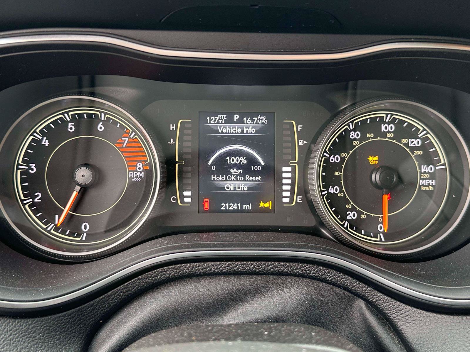 Used 2022 Jeep Cherokee Latitude AWD/4WD image 23