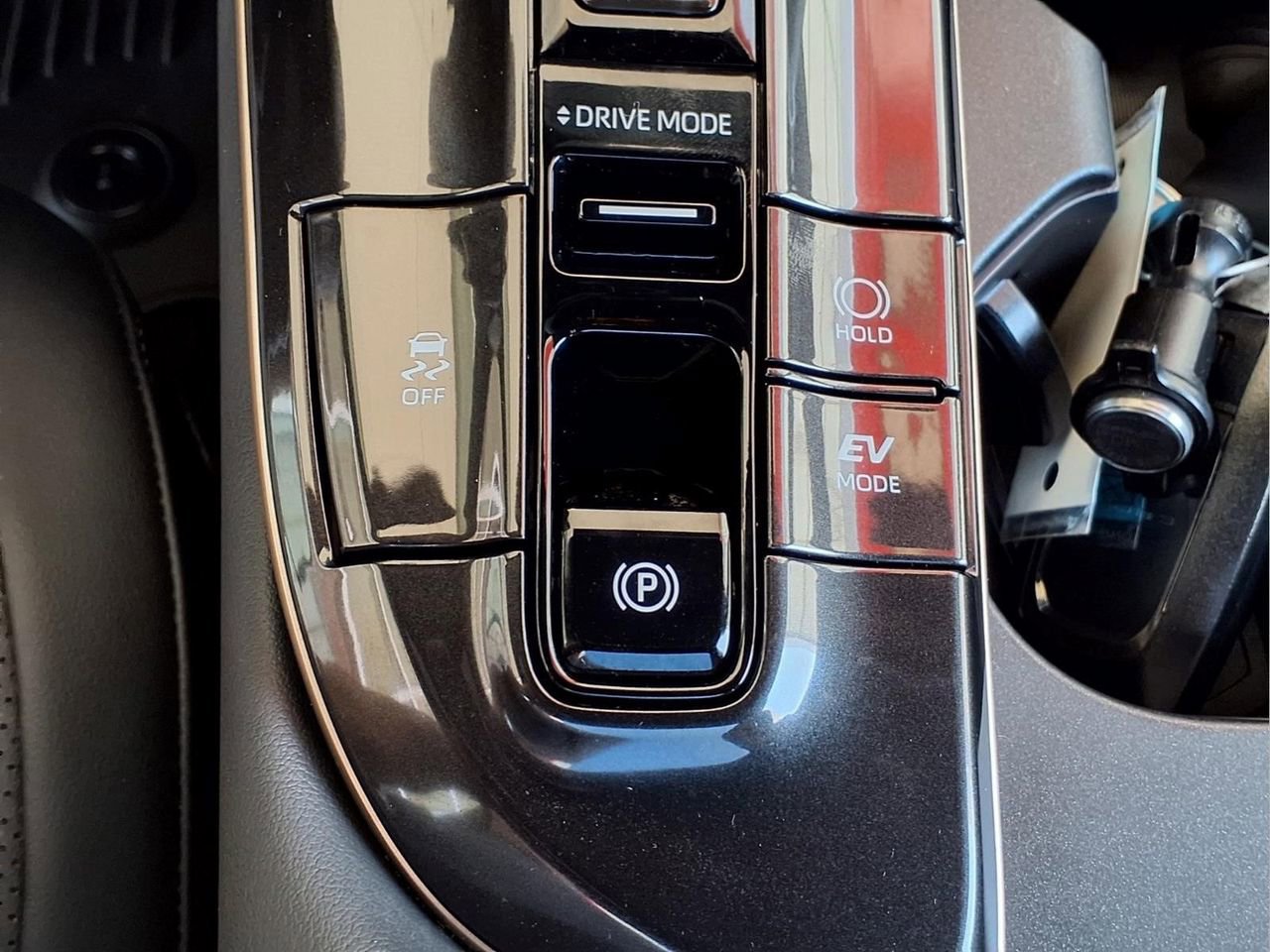 Certified 2025 Toyota Crown Signia w/ Advanced Technology Package image 24