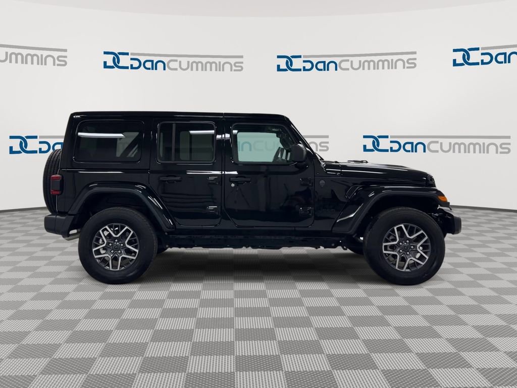 Used 2025 Jeep Wrangler Sahara image 9