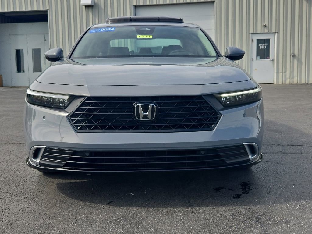 Used 2024 Honda Accord Touring image 2