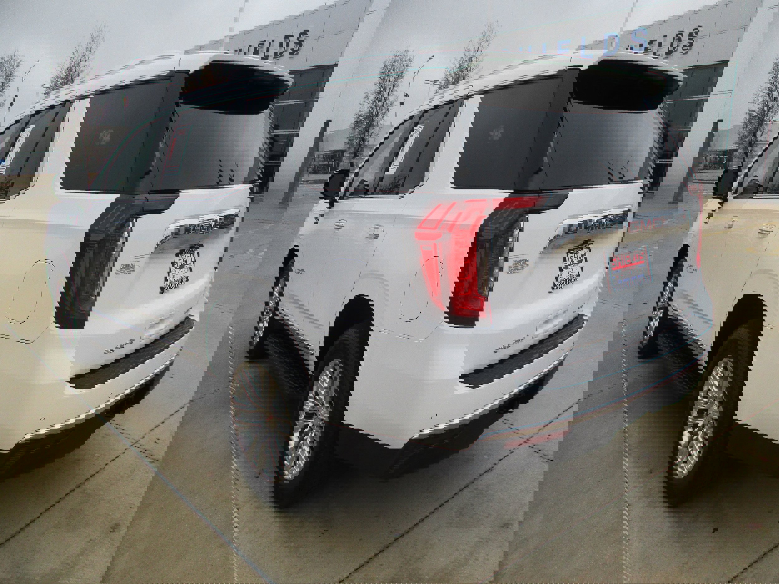 Used 2021 GMC Yukon SLT image 3