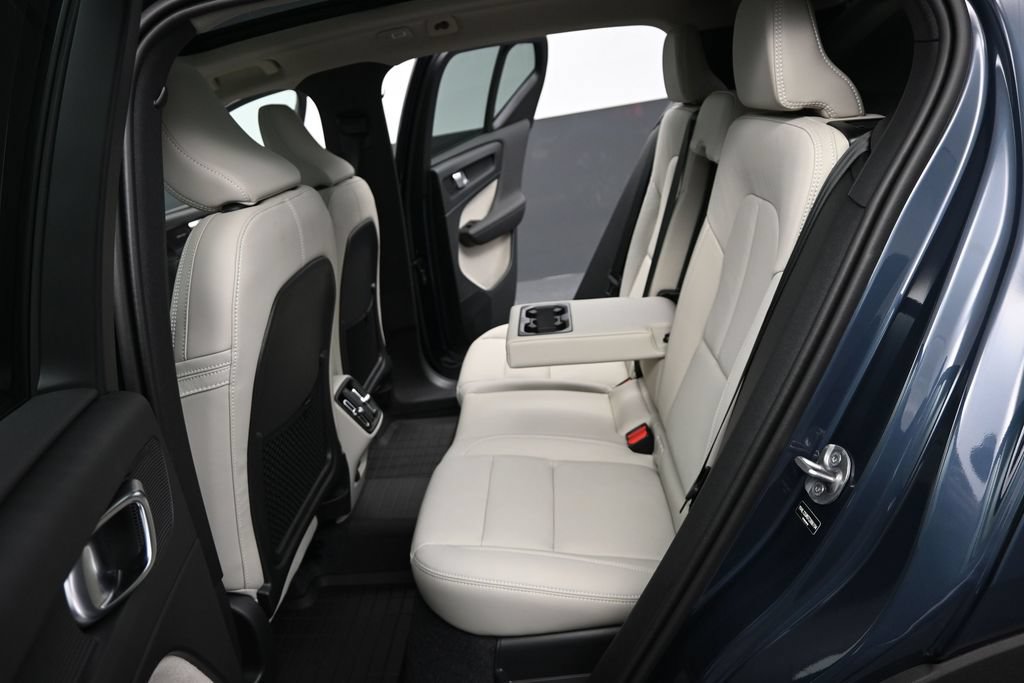 New 2026 Volvo XC40 B5 Ultra w/ Protection Package Premier AWD/4WD image 15