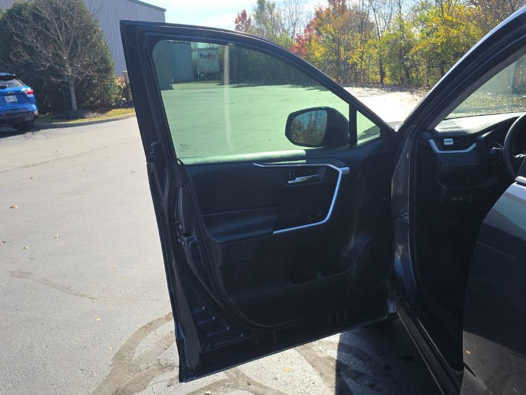 Used 2021 Toyota RAV4 XLE image 13