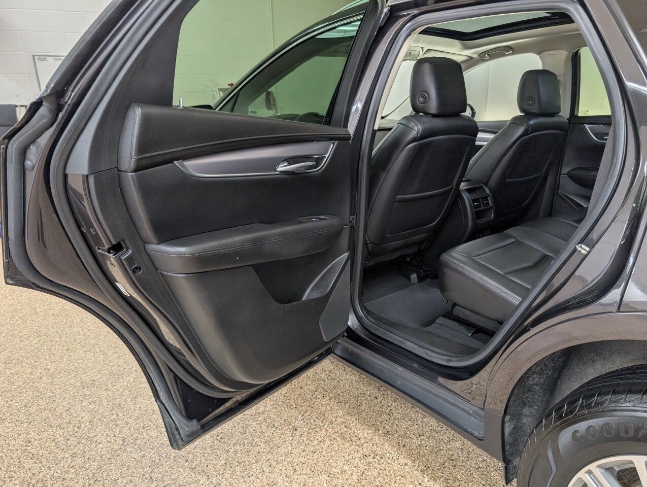 Used 2018 Cadillac XT5 Luxury AWD/4WD image 14