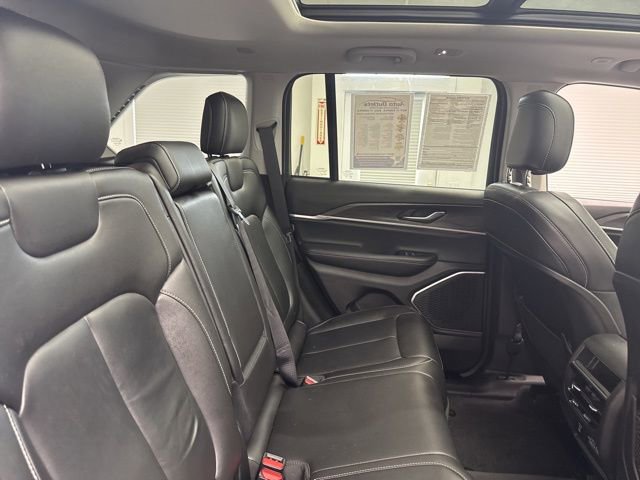 Used 2022 Jeep Grand Cherokee Limited image 12