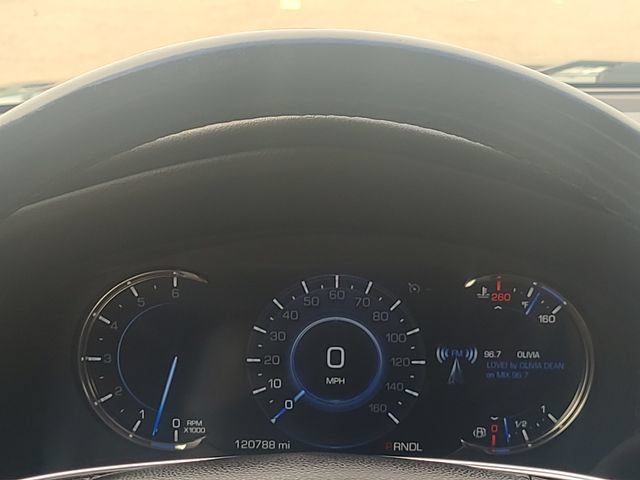 Used 2018 Cadillac Escalade Luxury AWD/4WD image 16