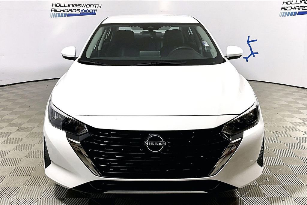 Used 2025 Nissan Sentra SV FWD image 2
