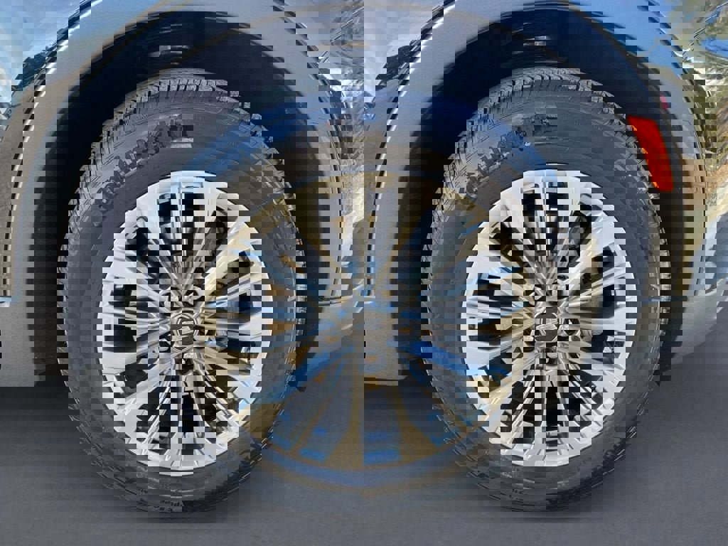 Used 2024 Cadillac XT4 Premium Luxury image 14