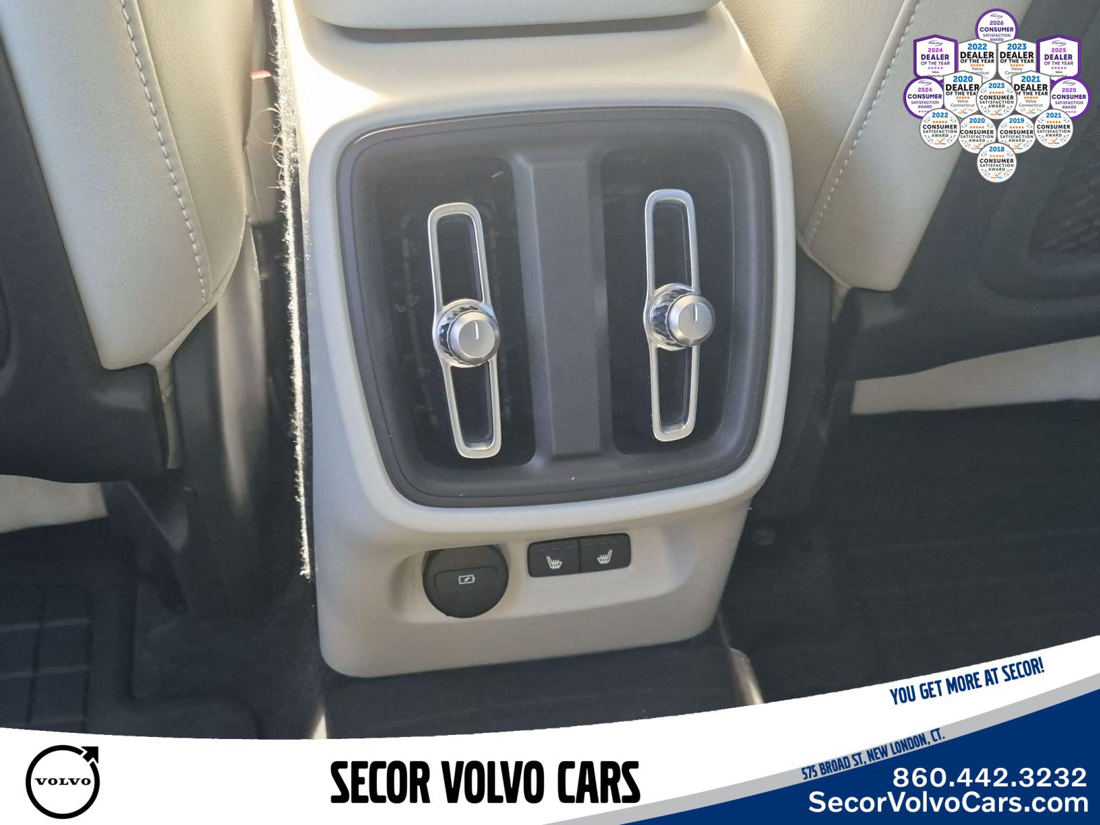 Used 2023 Volvo XC40 B5 Plus w/ Driver Assist Package AWD/4WD image 19