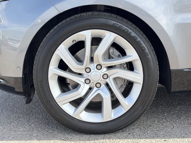 Used 2020 Land Rover Range Rover Sport HSE image 32