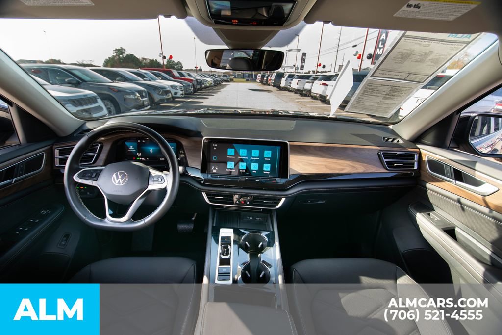 Used 2025 Volkswagen Atlas SE image 16