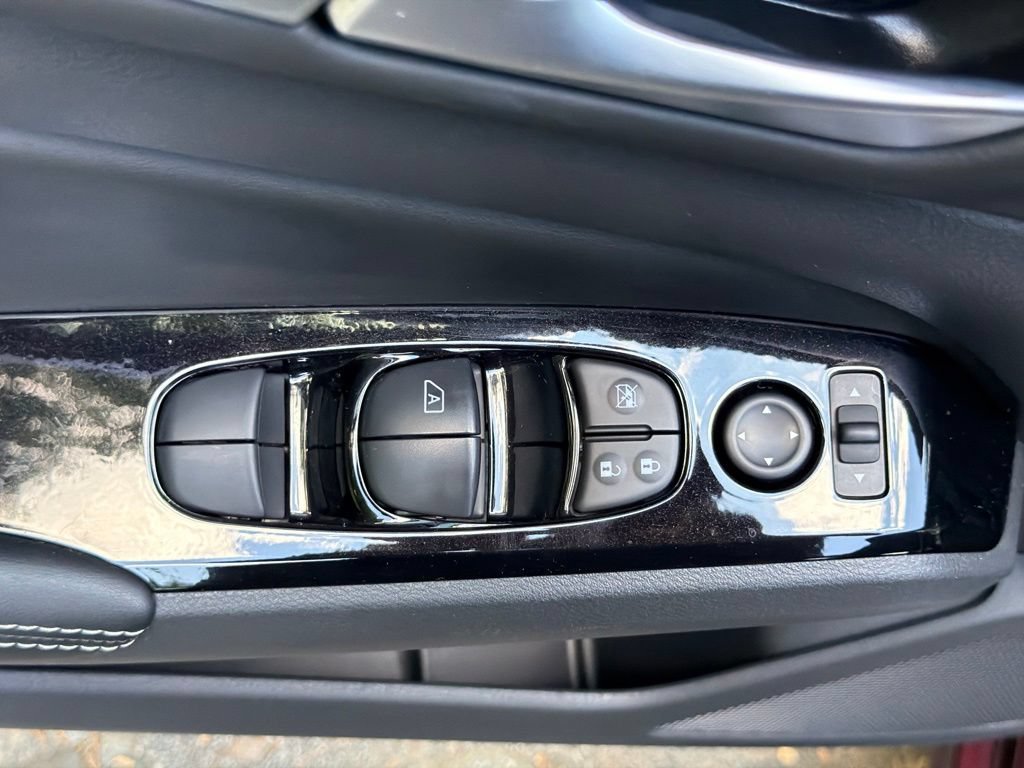 Used 2024 Nissan Altima 2.5 SL AWD/4WD image 17