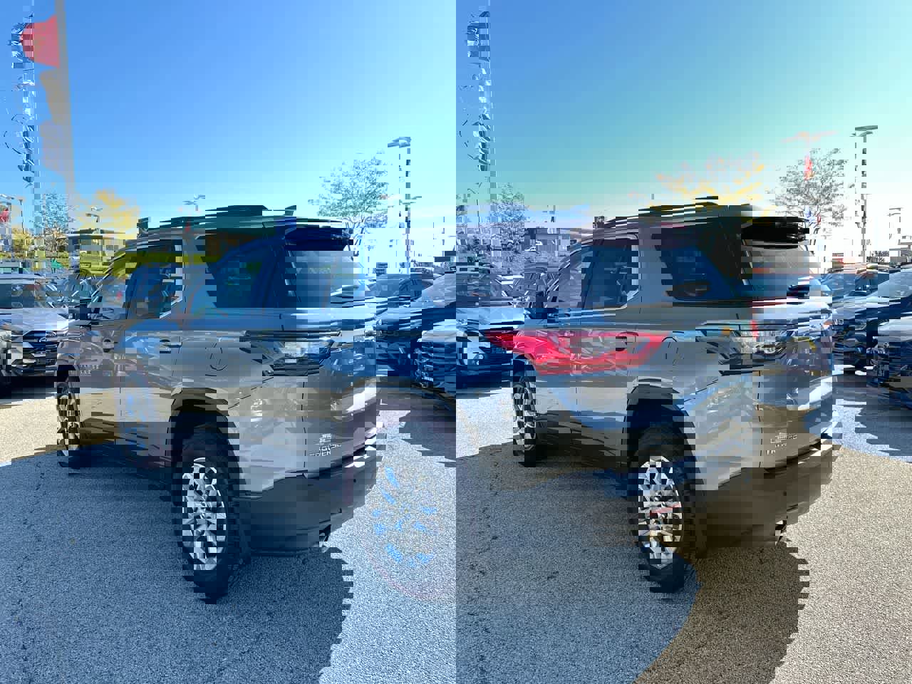 Used 2020 Chevrolet Traverse LT image 11