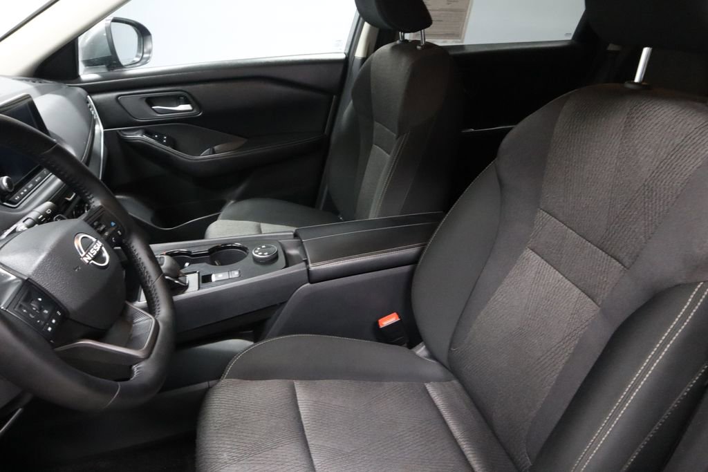 Certified 2025 Nissan Rogue SV image 23