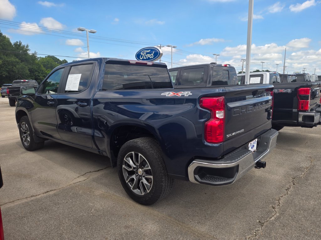 Used 2023 Chevrolet Silverado 1500 LT AWD/4WD image 3