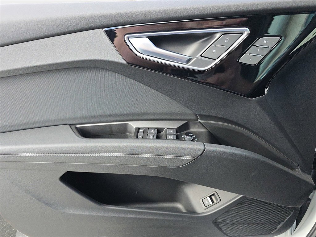 Used 2024 Audi Q4 e-tron Prestige image 22