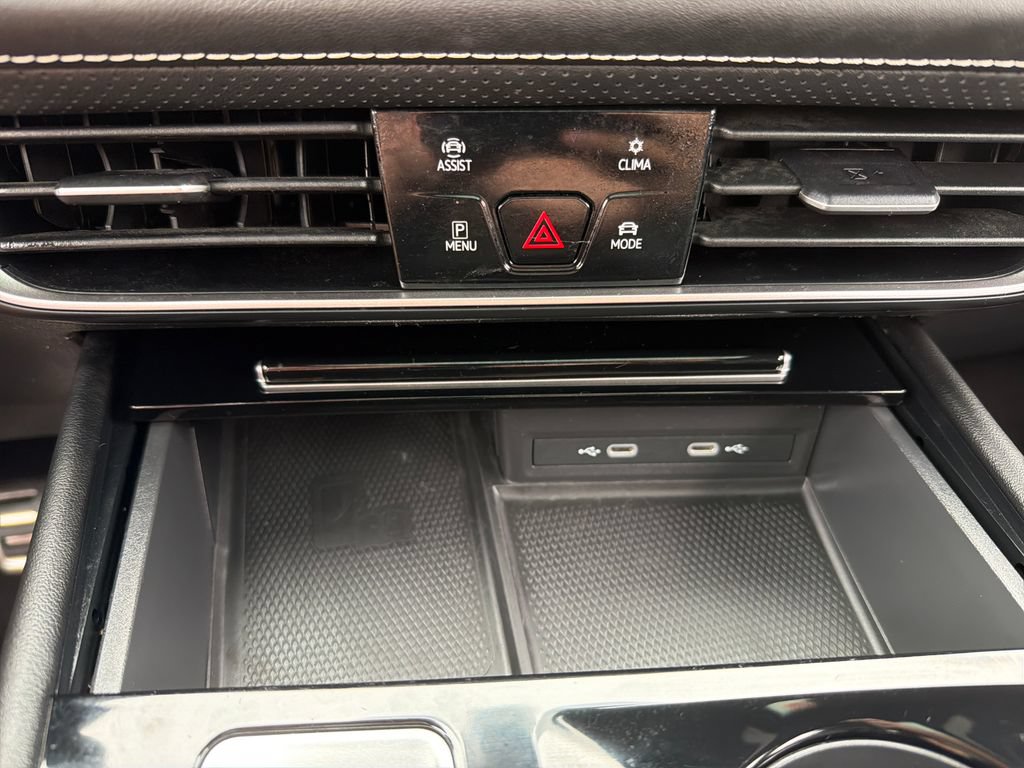 Certified 2024 Volkswagen Atlas Cross Sport SEL R-Line AWD/4WD image 18
