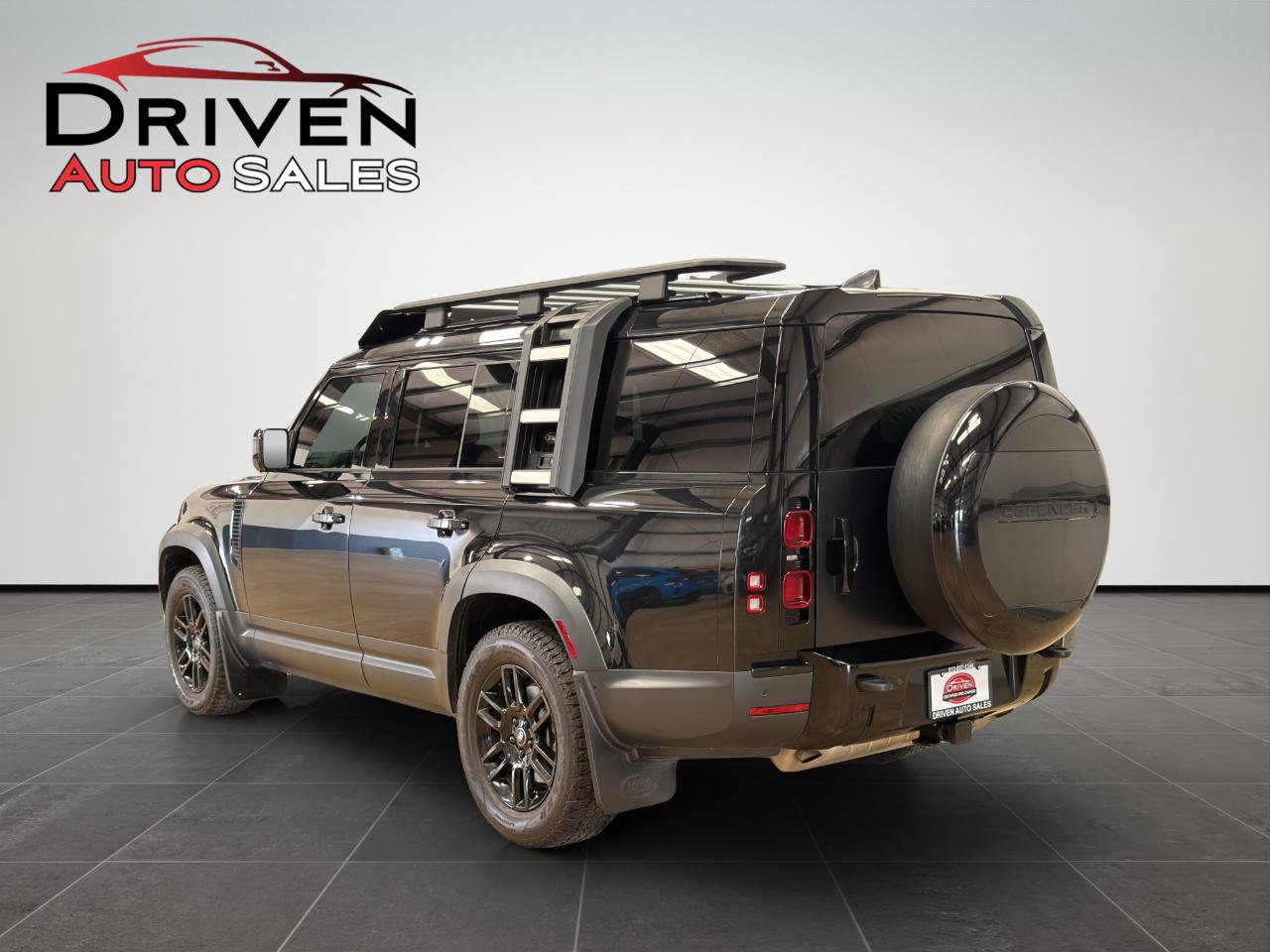 Used 2023 Land Rover Defender 130 SE AWD/4WD image 5