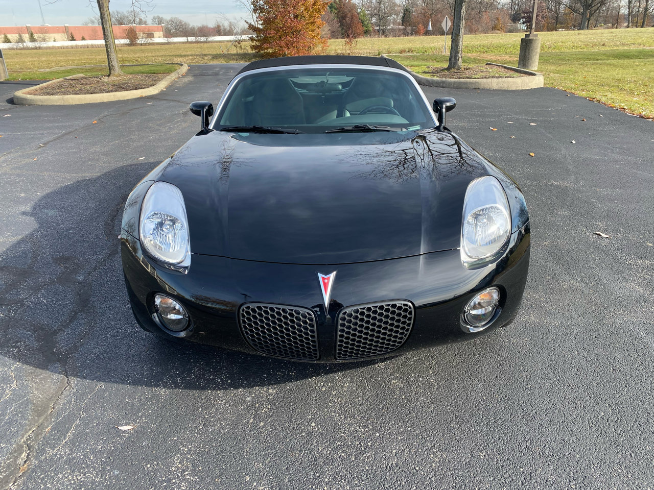 Used 2007 Pontiac Solstice Convertible w/ Premium Package image 4