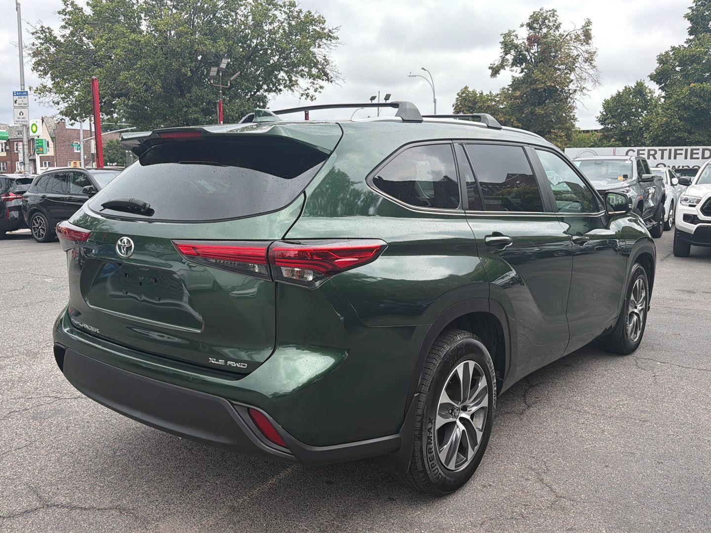 Used 2023 Toyota Highlander XLE AWD/4WD image 5