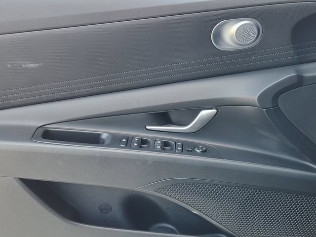 Certified 2023 Hyundai Elantra SE FWD image 16