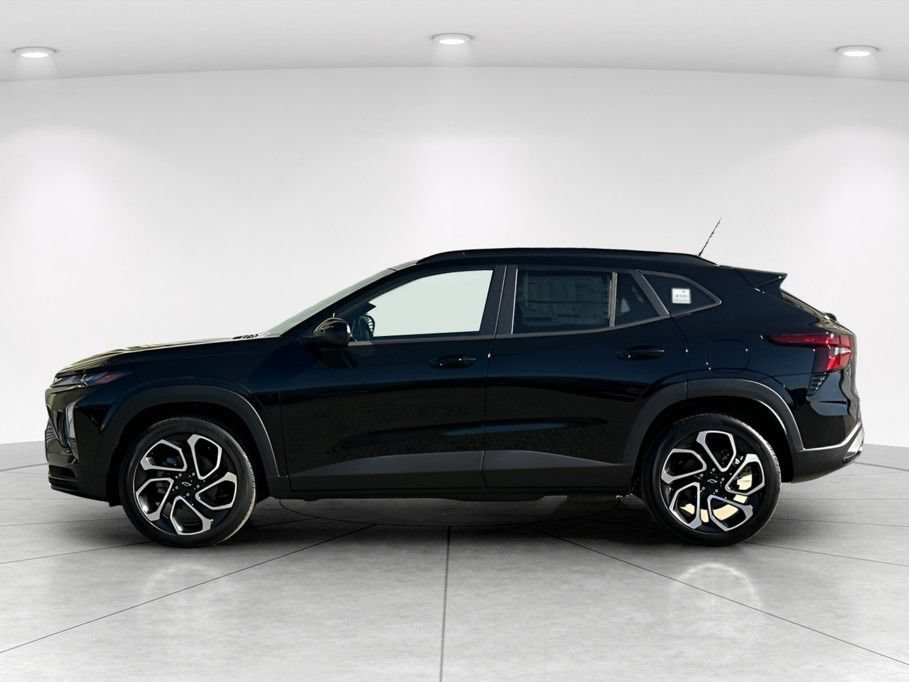 New 2026 Chevrolet Trax RS w/ Sunroof Package FWD image 3