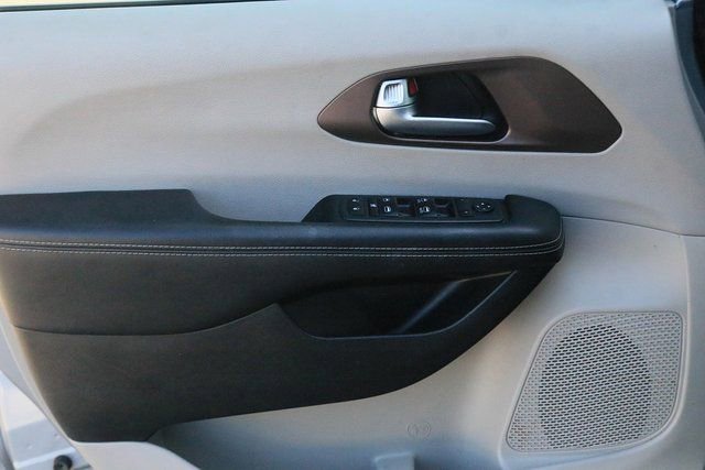 Used 2020 Chrysler Voyager Lxi FWD image 9