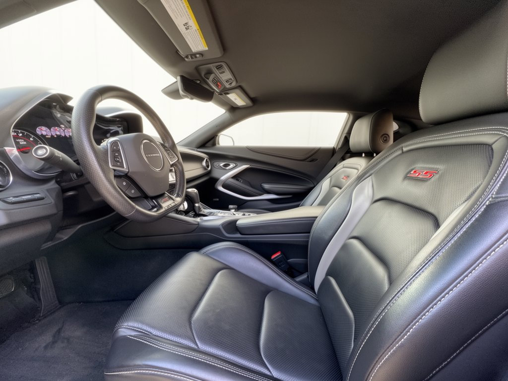Used 2019 Chevrolet Camaro SS RWD image 5