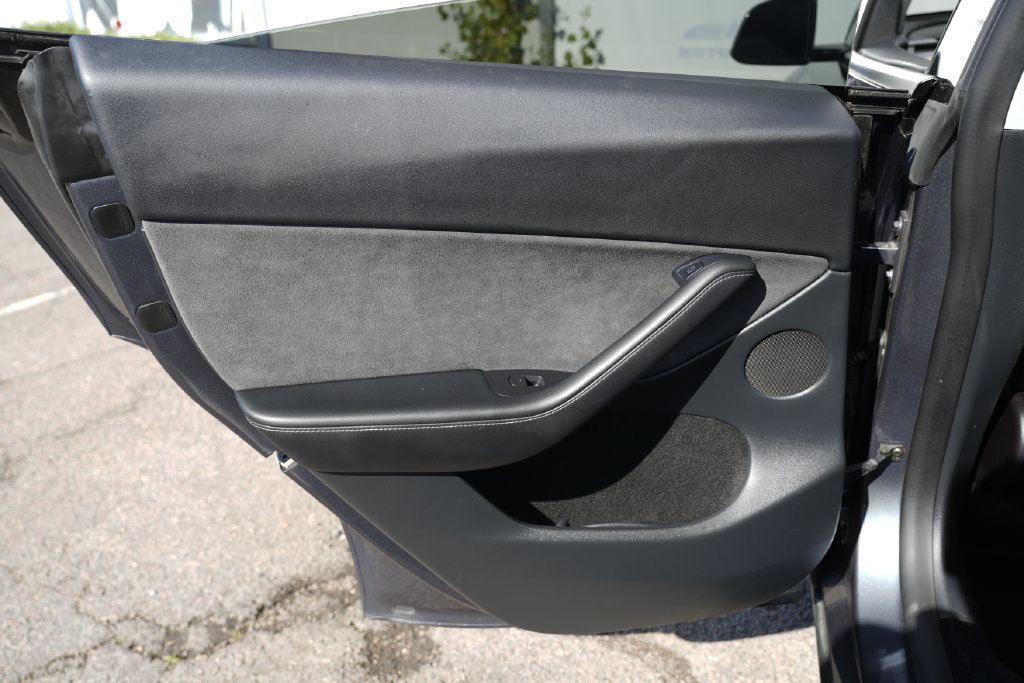 Used 2022 Tesla Model Y Long Range AWD/4WD image 27
