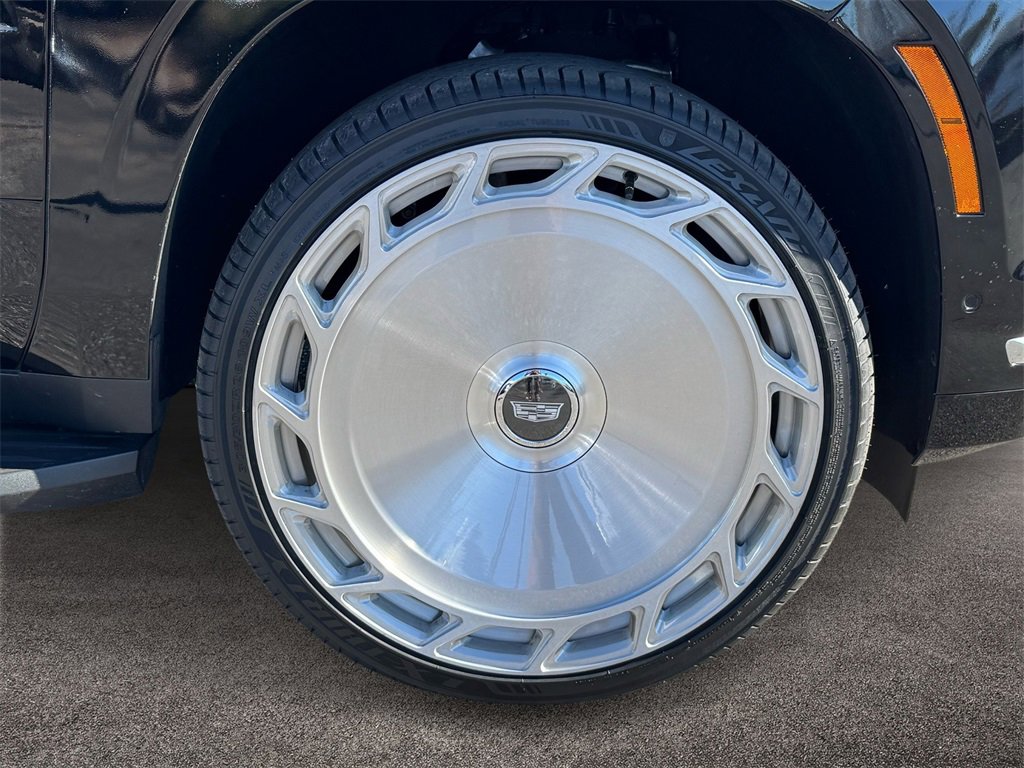 Used 2025 Cadillac Escalade Premium Luxury image 7