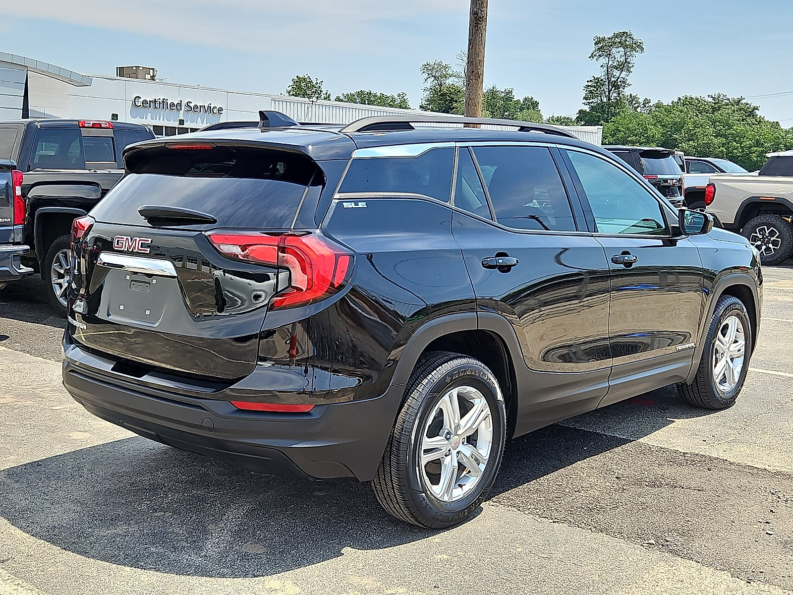 Certified 2018 GMC Terrain SLE w/ Driver Convenience Package FWD image 6