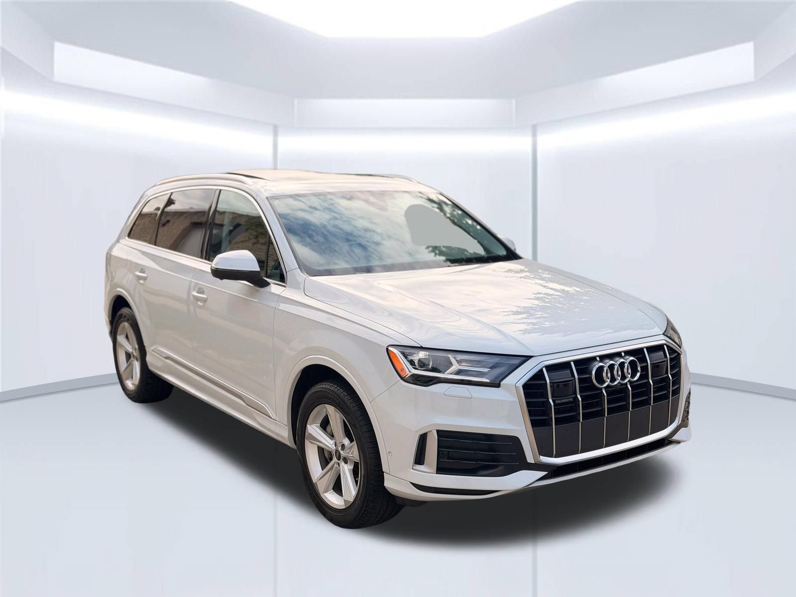 Used 2023 Audi Q7 2.0T Premium w/ Convenience Package AWD/4WD image 3