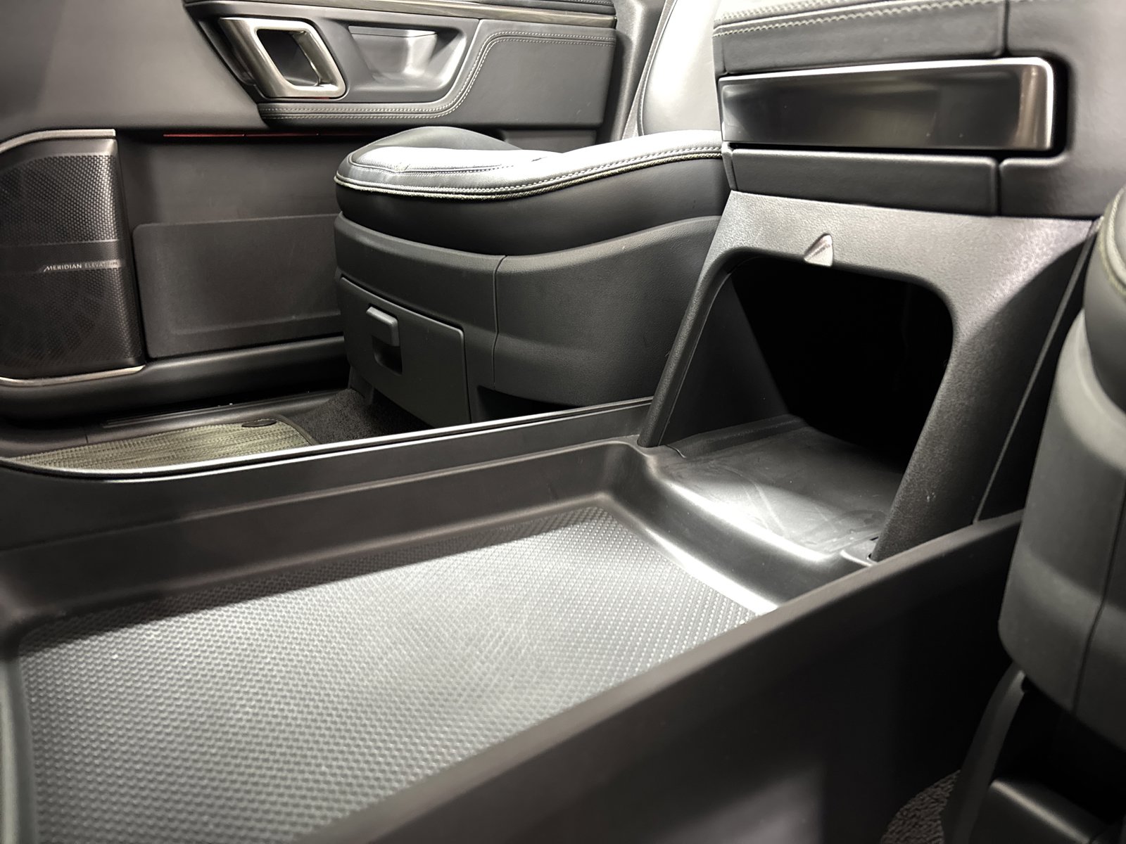 Used 2023 Rivian R1T Adventure image 31