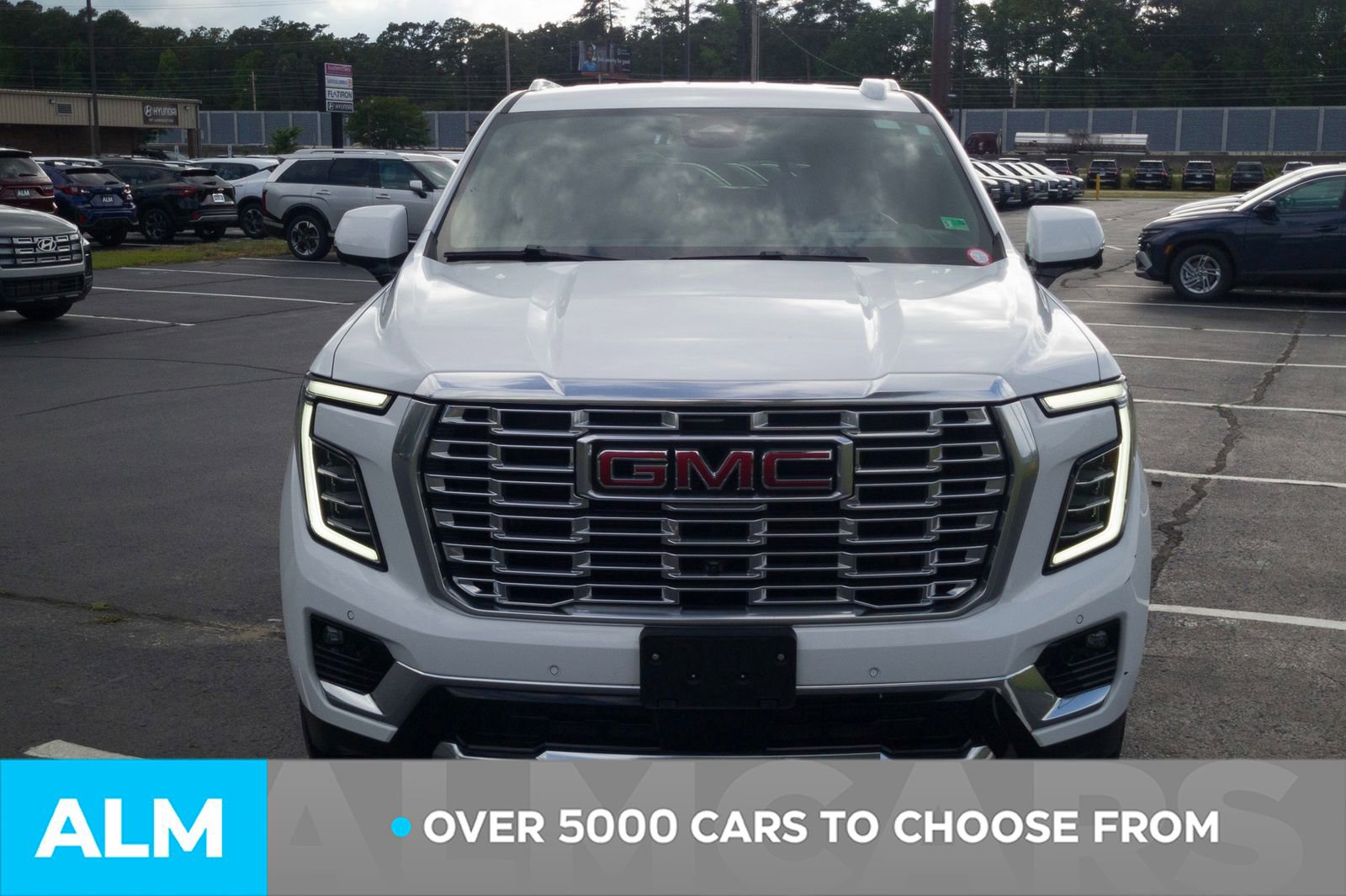 Used 2025 GMC Yukon Denali AWD/4WD image 3