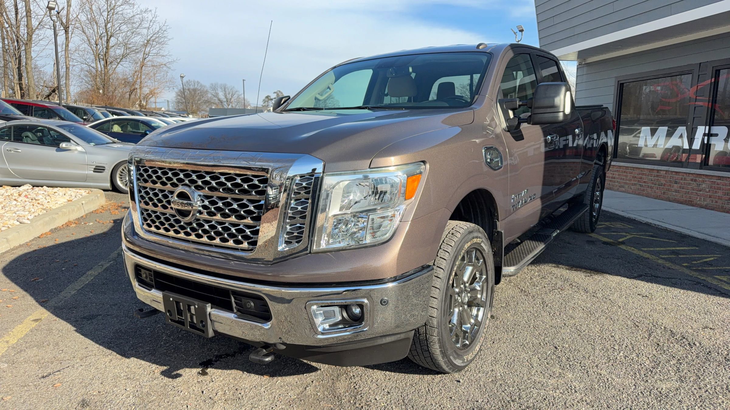 Used 2017 Nissan Titan SV image 1