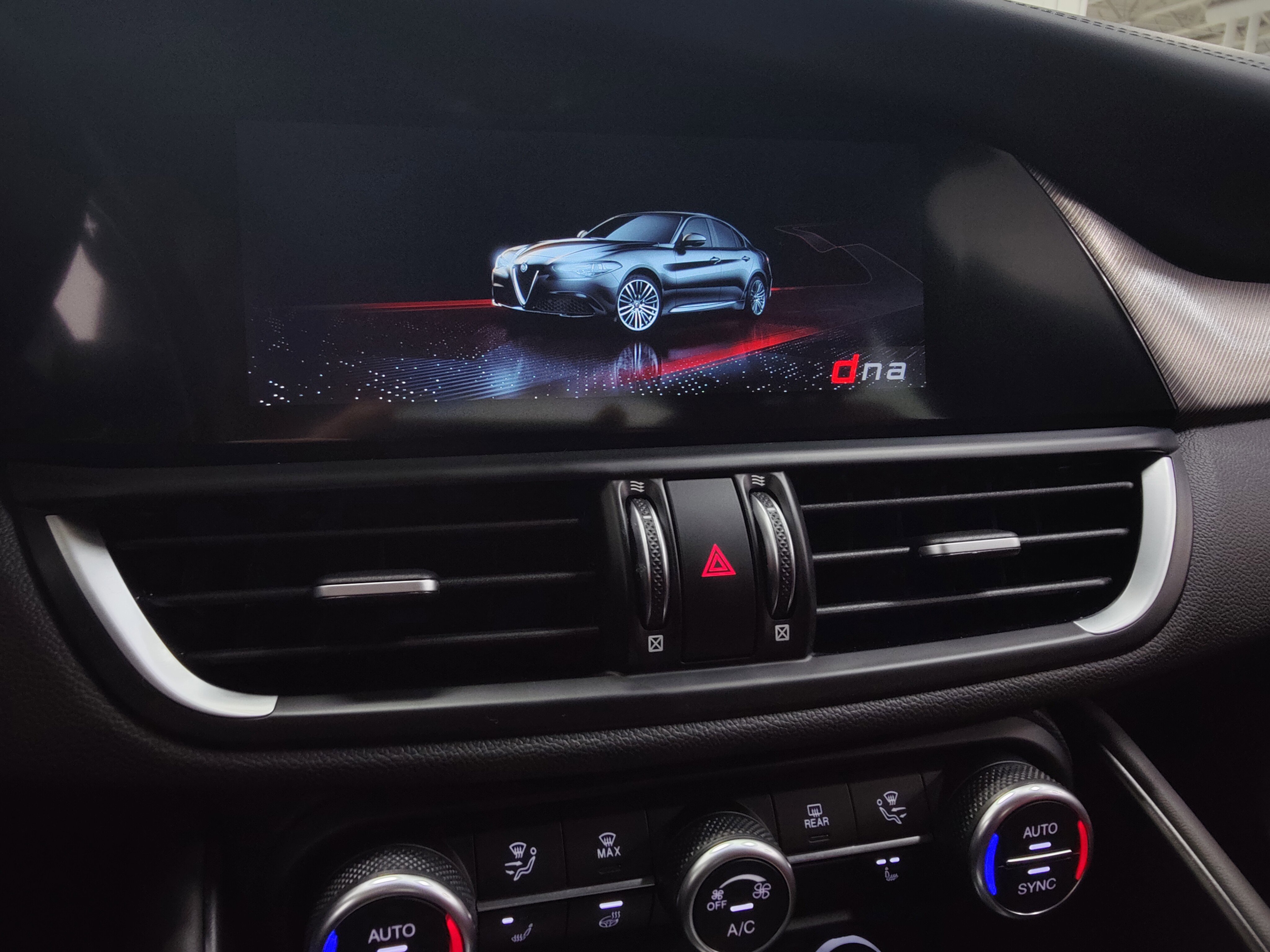 Certified 2022 Alfa Romeo Giulia Veloce image 24