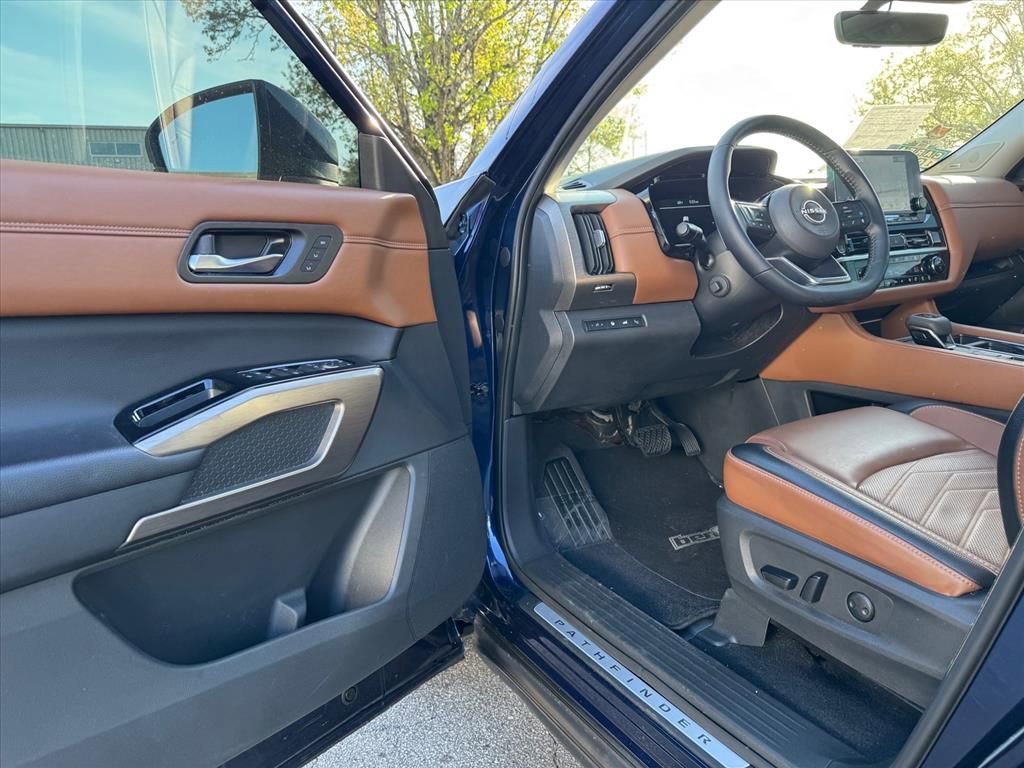 Certified 2024 Nissan Pathfinder Platinum image 16