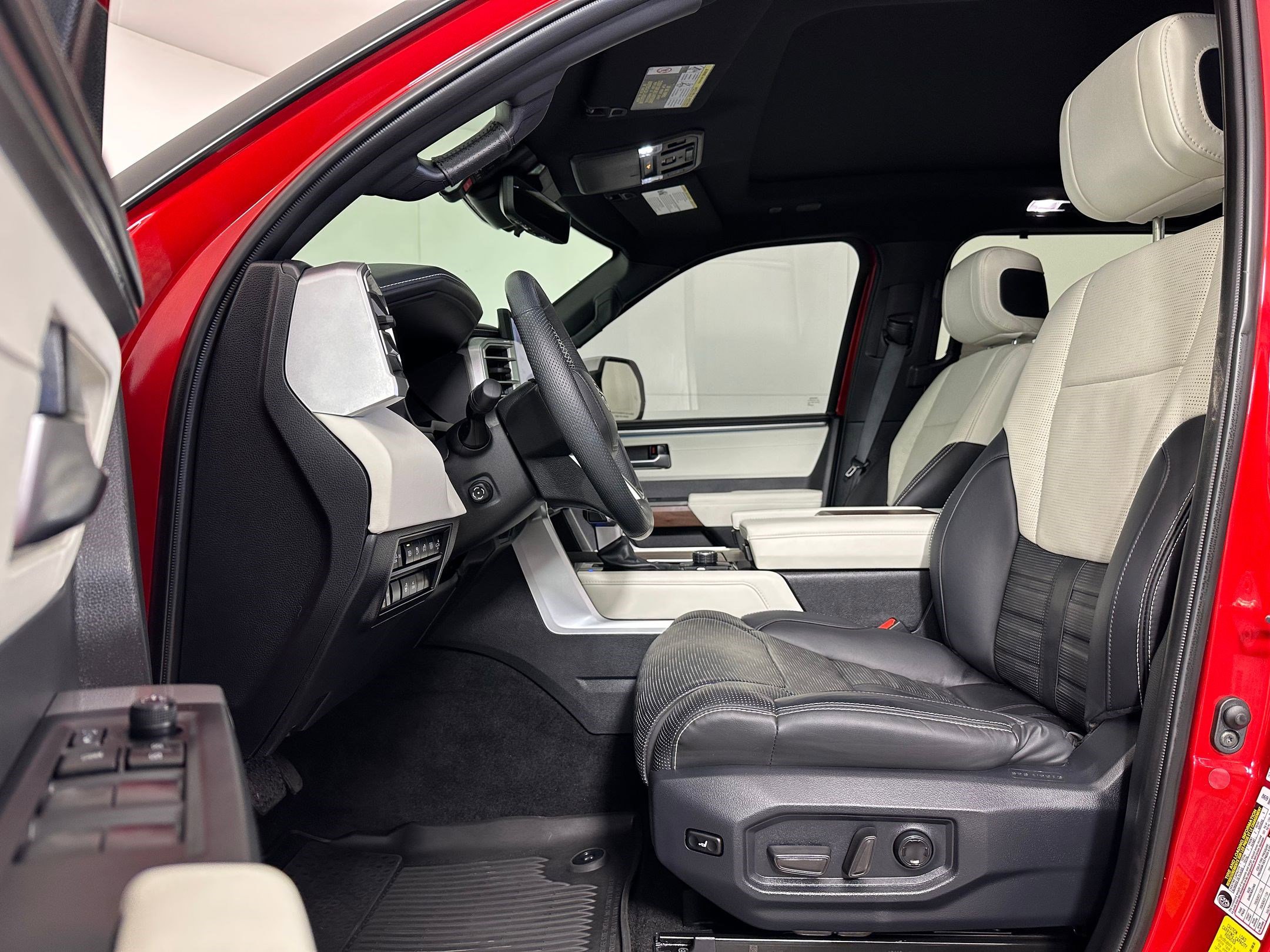 Used 2024 Toyota Sequoia Capstone image 4