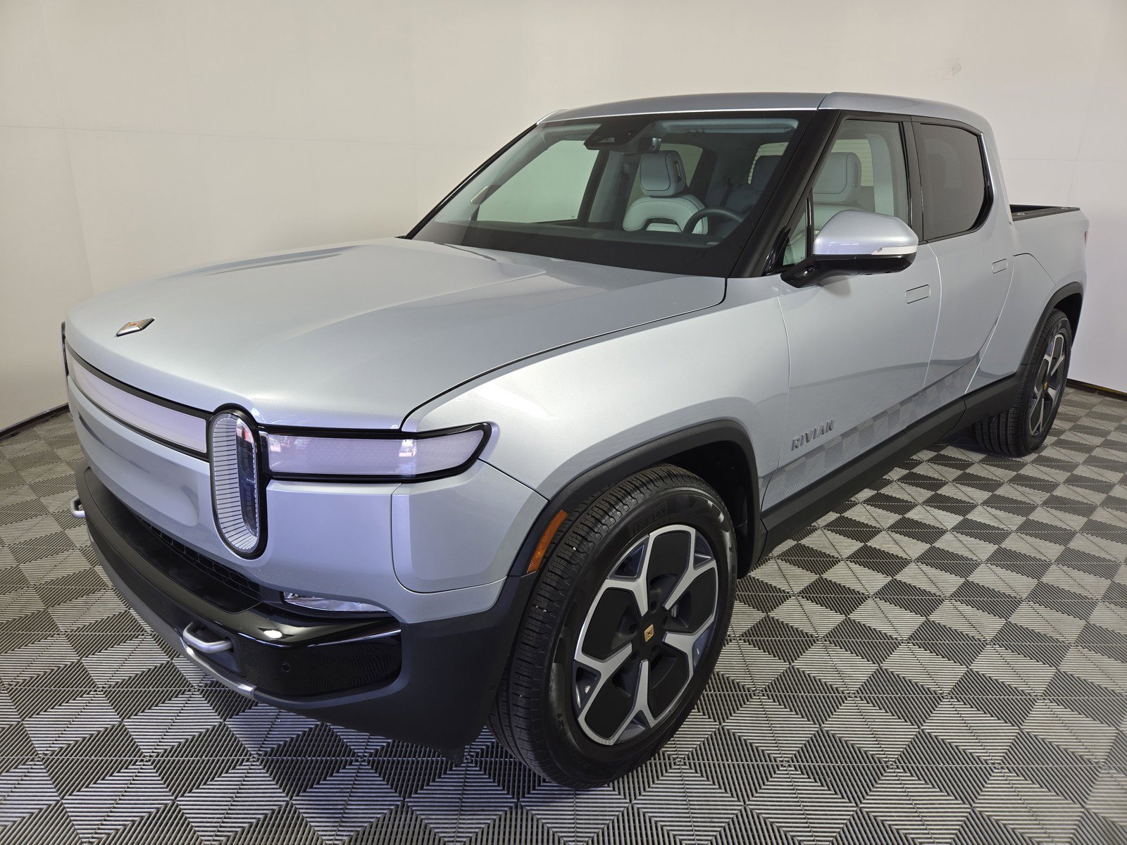 Used 2024 Rivian R1T Adventure AWD/4WD image 1