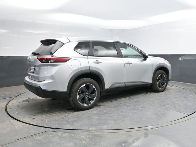 Used 2025 Nissan Rogue SV AWD/4WD image 10