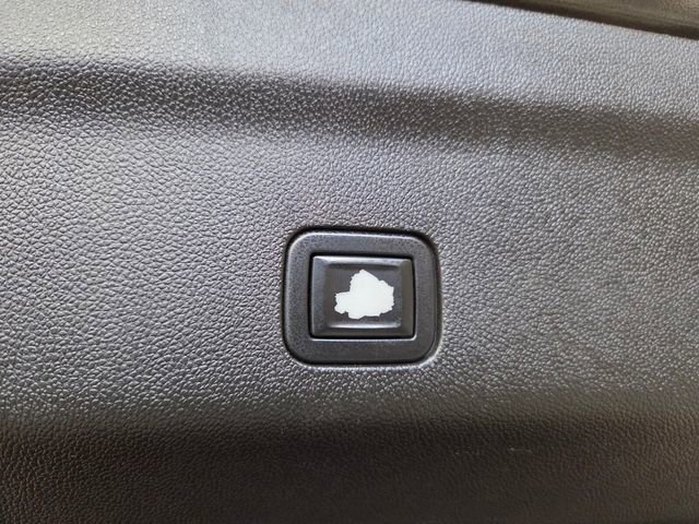 Used 2021 GMC Yukon Denali w/ Denali Premium Package RWD image 15