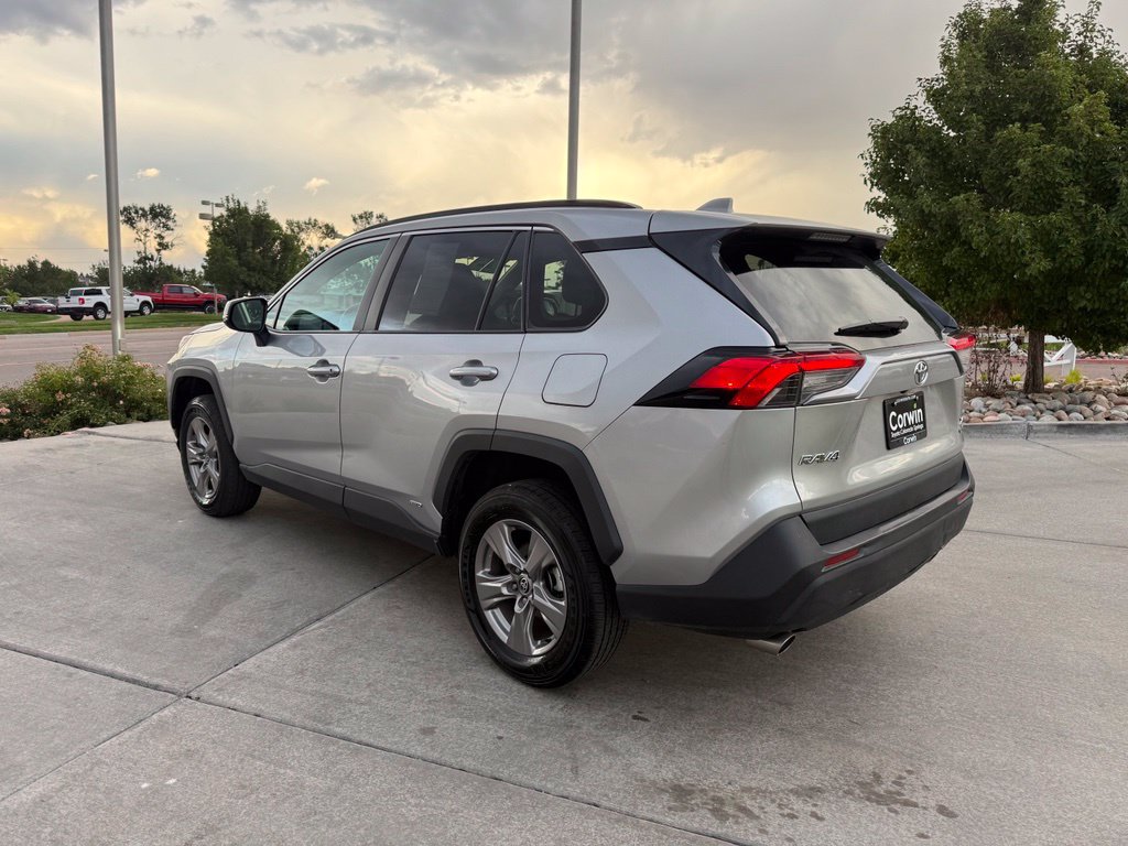 Used 2025 Toyota RAV4 XLE AWD/4WD image 5
