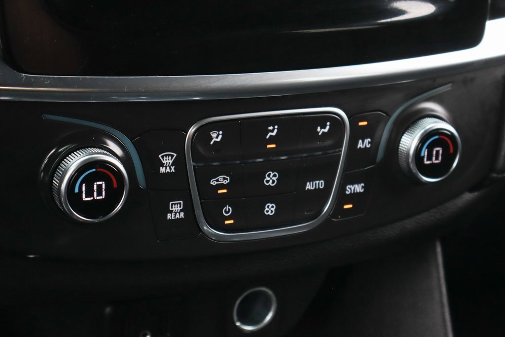 Used 2023 Chevrolet Traverse LT image 29