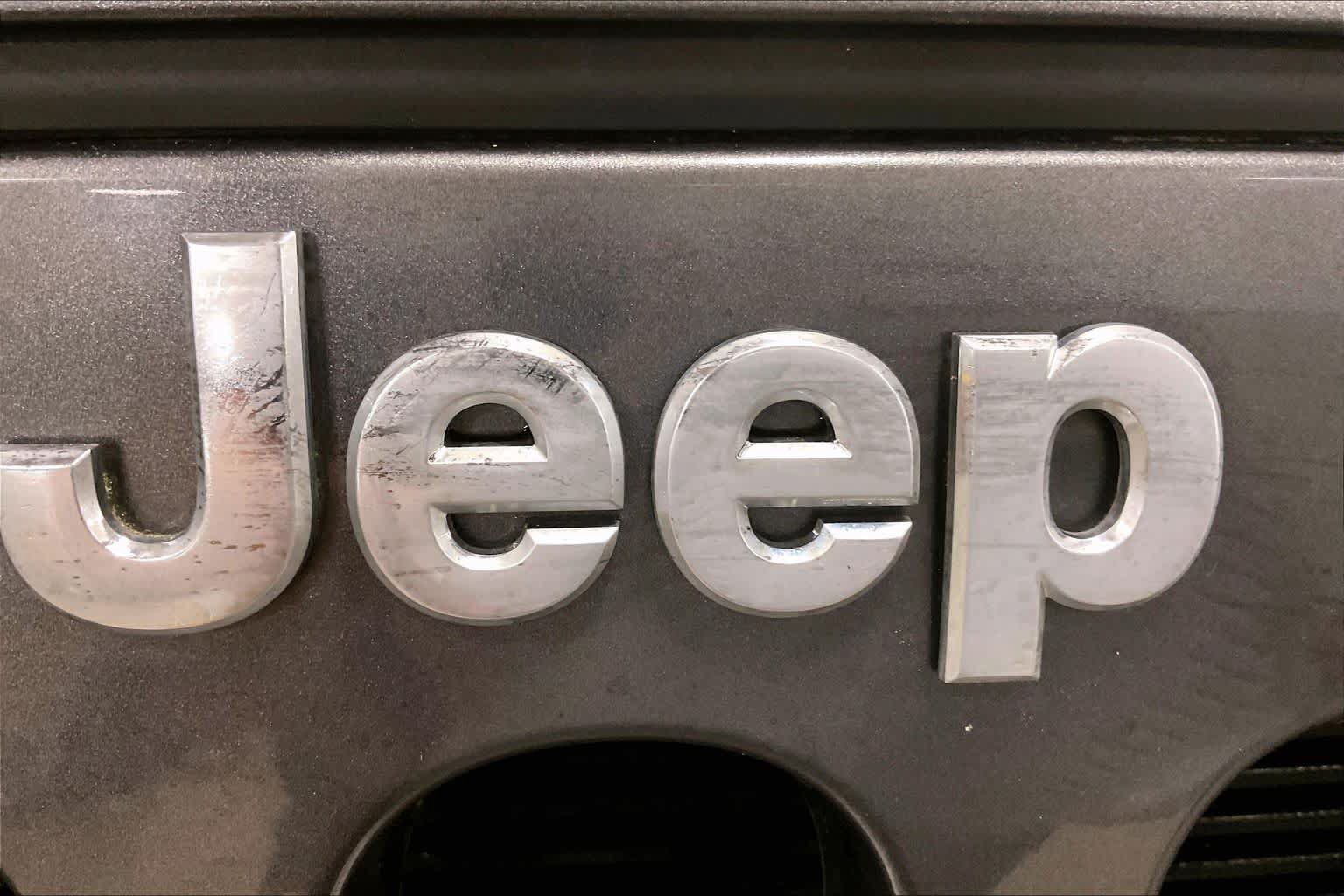 Used 2014 Jeep Wrangler Sahara AWD/4WD image 10